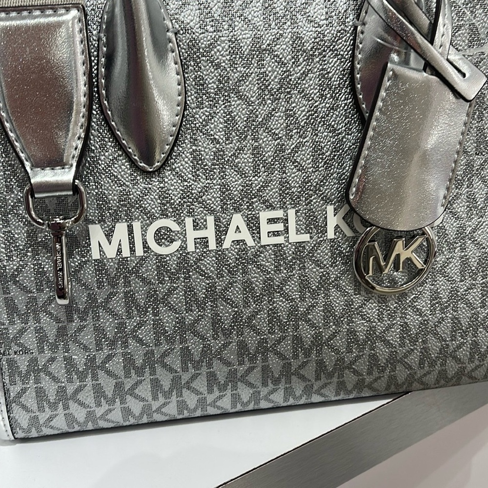 Michael Kors Mirella Small Metallic Signature Logo Crossbody Bag
Silver
NWT - Picture 15 of 16